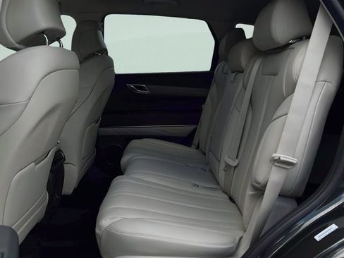 Certified 2025 Genesis GV80 2.5T Select AWD/4WD image 10