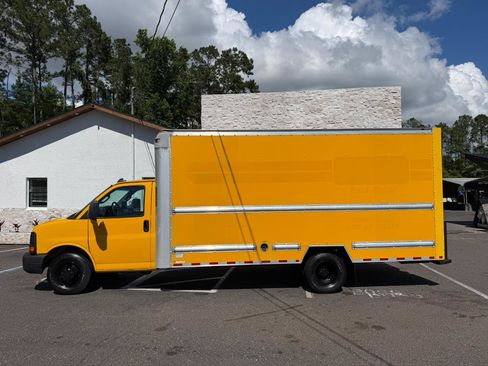 Used 2016 GMC Savana 3500 Extended RWD image 2