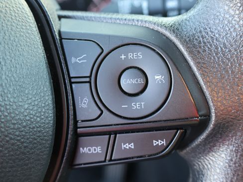 Used 2025 Toyota RAV4 XLE FWD image 23