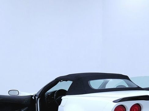 Used 2010 Chevrolet Corvette Grand Sport w/ Preferred Equipment Group RWD image 10