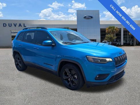 Used 2021 Jeep Cherokee Latitude Plus FWD image 2