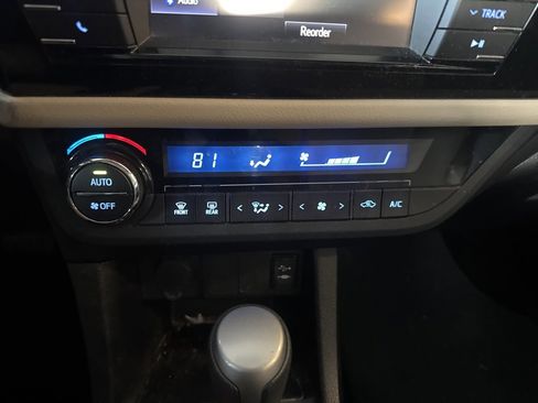 Used 2014 Toyota Corolla LE image 19