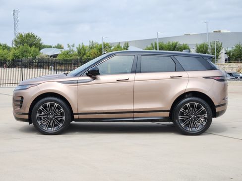 Used 2026 Land Rover Range Rover Evoque Dynamic SE AWD/4WD image 3