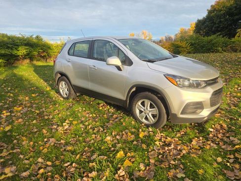 Used 2018 Chevrolet Trax LS AWD/4WD image 14