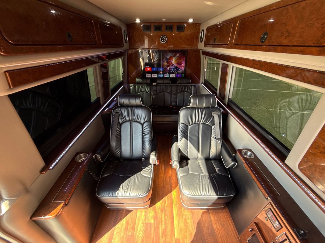 Used 2017 Mercedes-Benz Sprinter 2500 image 1