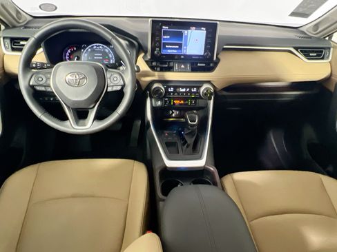 Used 2020 Toyota RAV4 Limited FWD image 29