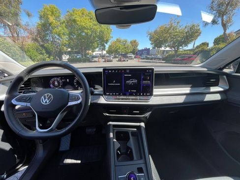 Used 2026 Volkswagen Tiguan SE FWD image 30