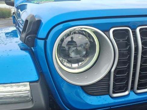 Certified 2025 Jeep Wrangler Unlimited Sahara AWD/4WD image 13
