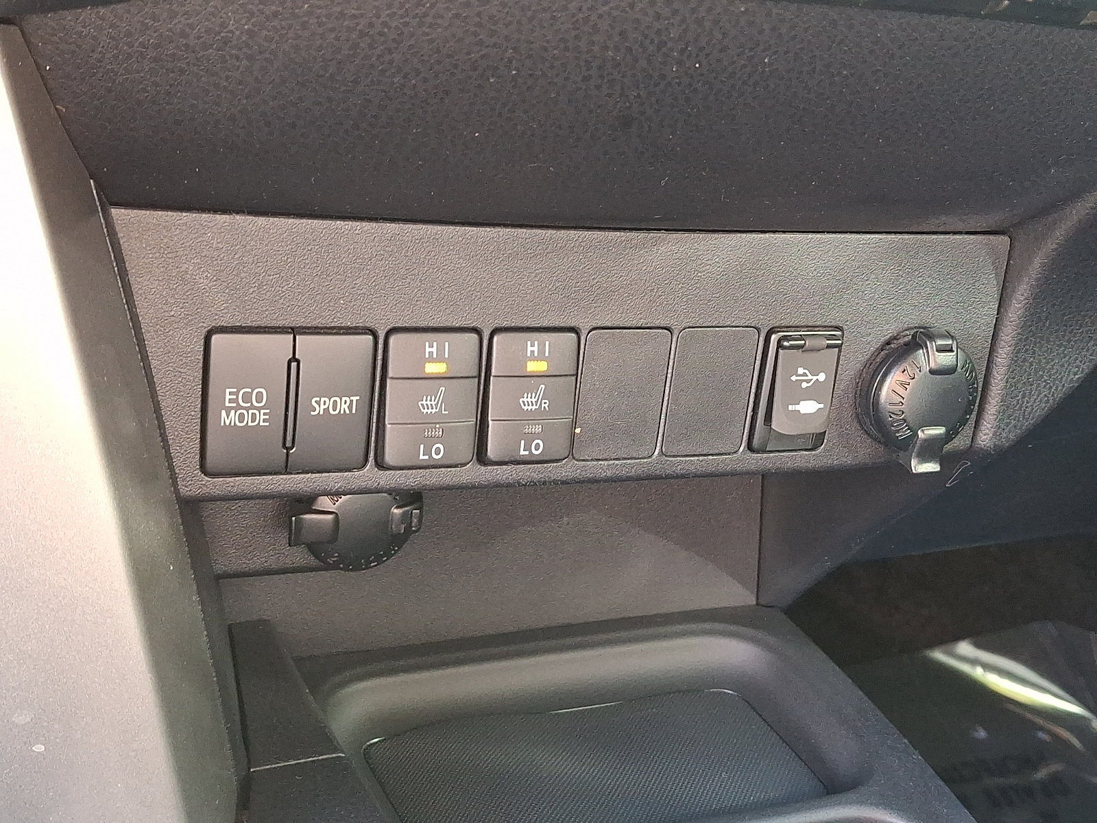 Used 2018 Toyota RAV4 XLE AWD/4WD image 24