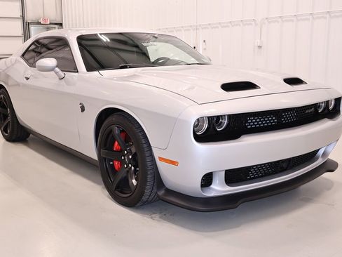 Used 2022 Dodge Challenger SRT Hellcat w/ Plus Package RWD image 4