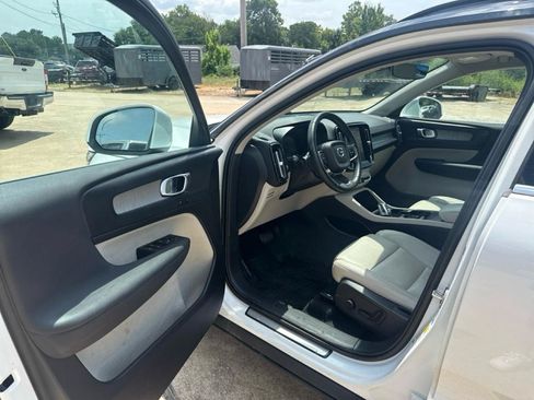 Used 2024 Volvo XC40 B5 Plus AWD/4WD image 11