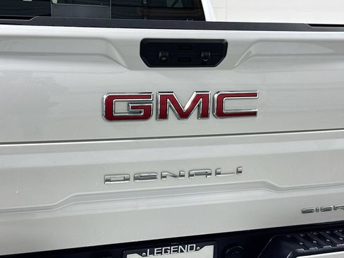Used 2023 GMC Sierra 1500 Denali w/ Technology Package AWD/4WD image 11