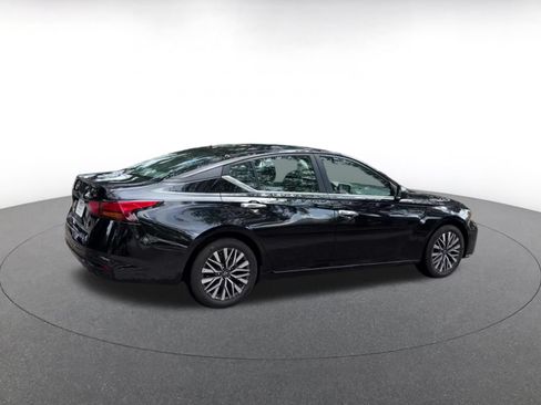 Used 2025 Nissan Altima 2.5 SV FWD image 15