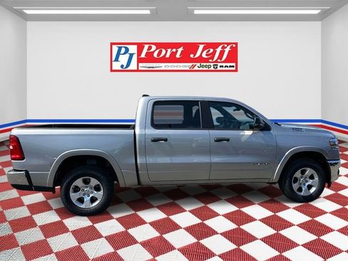 Used 2025 RAM 1500 Big Horn AWD/4WD image 3