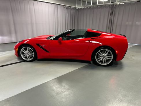 Used 2018 Chevrolet Corvette Stingray Coupe w/ 1LT RWD image 4