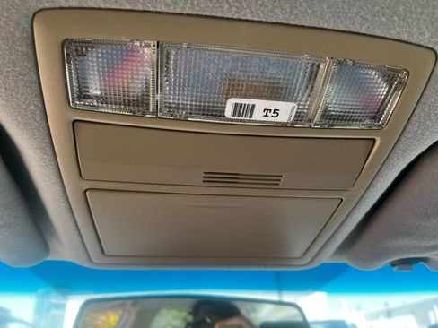 Used 2010 Toyota Camry SE image 12