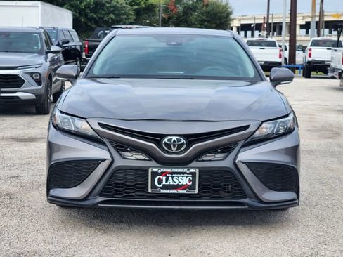 Used 2023 Toyota Camry SE FWD image 2