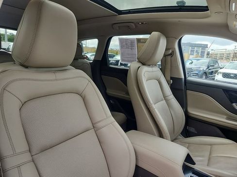 Used 2022 Lincoln Corsair AWD w/ Premium Package image 32