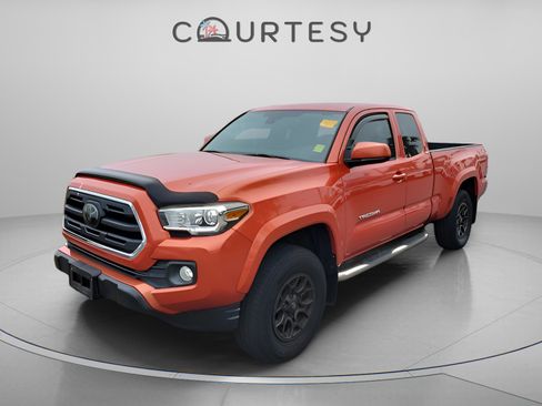 Used 2018 Toyota Tacoma TRD Sport image 1