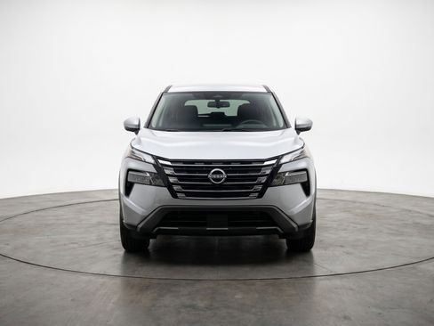 Used 2025 Nissan Rogue SV FWD image 2