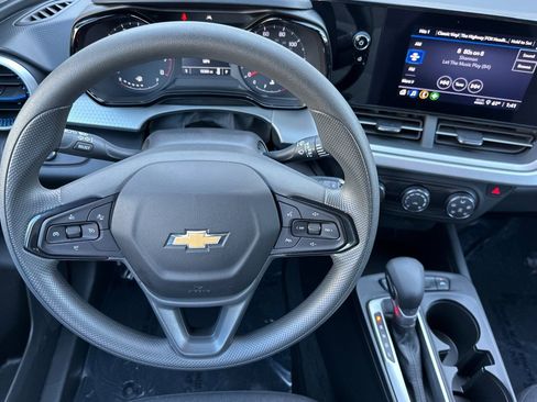 Used 2025 Chevrolet Trax LS image 15