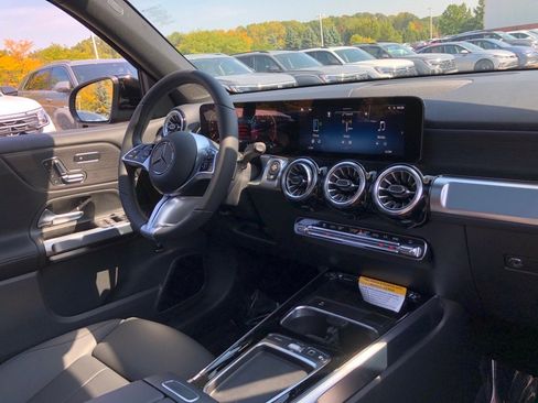 New 2026 Mercedes-Benz GLB 250 4MATIC image 18