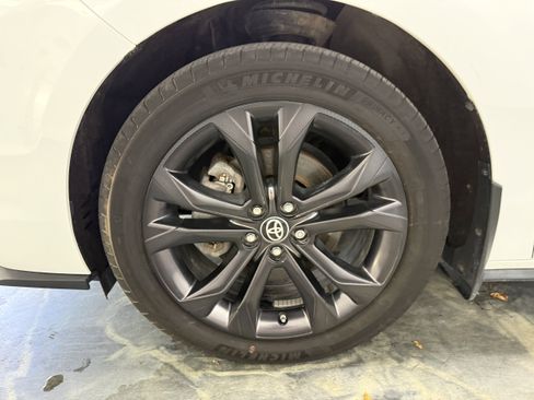 Used 2023 Toyota Sienna XLE FWD image 32