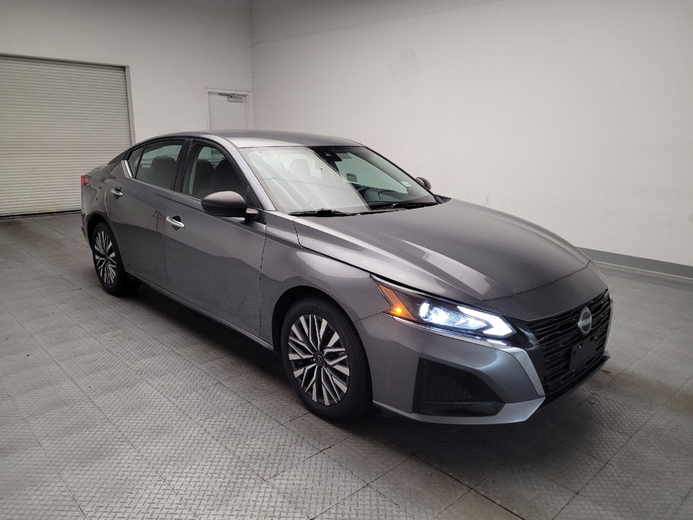 Used 2024 Nissan Altima 2.5 SV FWD image 13