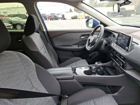 Used 2023 Nissan Rogue SV image 11