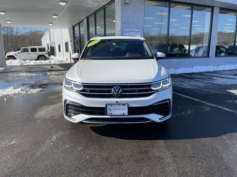 Used 2024 Volkswagen Tiguan SEL R-Line image 2