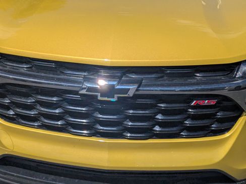 Used 2025 Chevrolet Trax RS w/ Sunroof Package FWD image 13