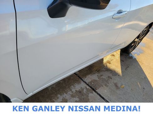 Used 2022 Nissan Versa SR w/ Convenience Package image 11