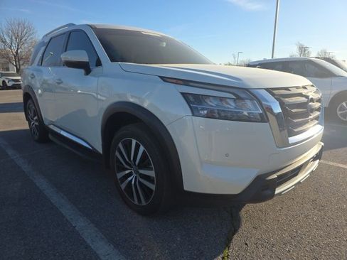 Certified 2024 Nissan Pathfinder Platinum image 1