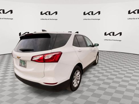 Used 2021 Chevrolet Equinox LS w/ LS Convenience Package FWD image 9