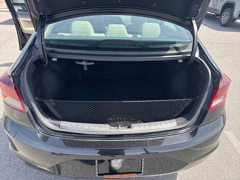 Used 2020 Hyundai Elantra Value Edition w/ Winter Weather Package FWD image 17
