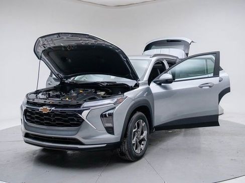 New 2026 Chevrolet Trax LT w/ Driver Confidence Package FWD image 18