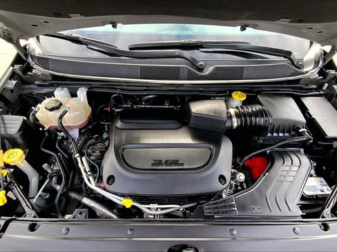 Certified 2025 Chrysler Pacifica Limited image 29