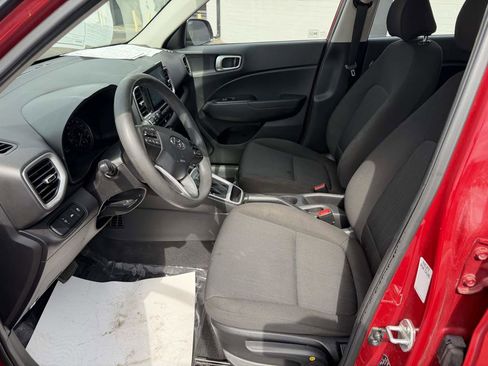 Used 2021 Hyundai Venue SE FWD image 12