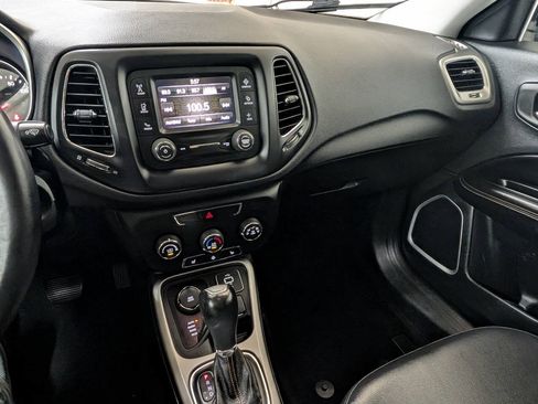 Used 2018 Jeep Compass Latitude w/ Cold Weather Group AWD/4WD image 10