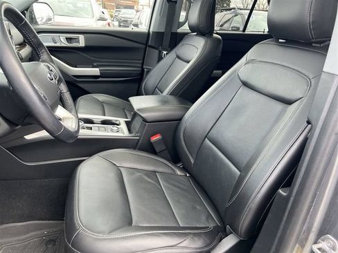 Used 2022 Ford Explorer Limited w/ Equipment Group 301A AWD/4WD image 13