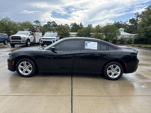 Used 2017 Dodge Charger SE w/ Popular Equipment Group RWD image 6