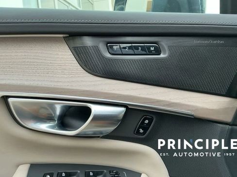 Certified 2025 Volvo XC90 B5 Plus image 26