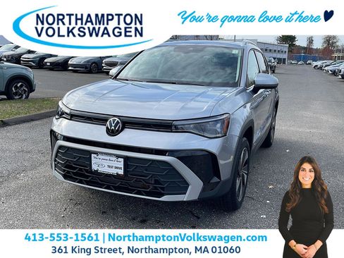 Used 2025 Volkswagen Taos SE AWD/4WD image 1