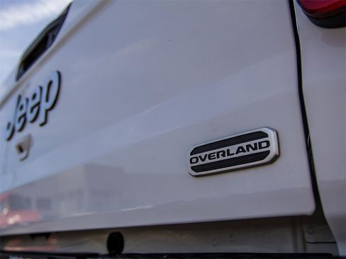 Used 2023 Jeep Gladiator Overland image 11