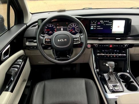 Certified 2024 Kia Carnival EX image 5