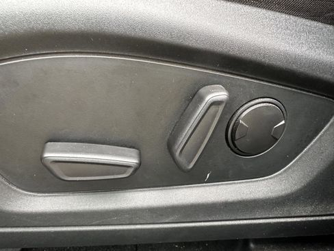 Used 2021 Ford Explorer XLT image 11