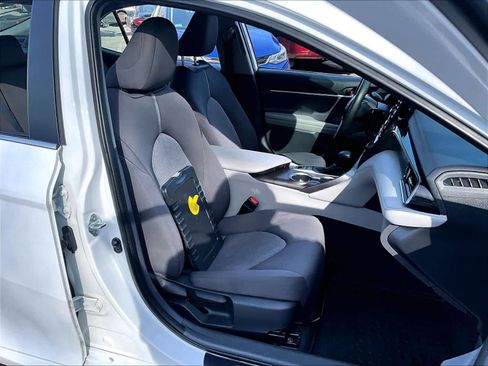 Used 2022 Toyota Camry LE image 11