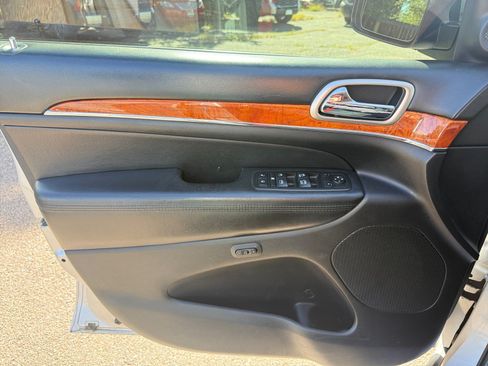 Used 2011 Jeep Grand Cherokee Overland AWD/4WD image 13