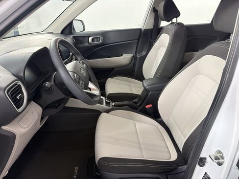 Used 2024 Hyundai Venue SEL FWD image 5