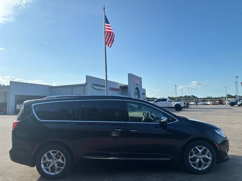 Used 2020 Chrysler Pacifica Limited FWD image 5